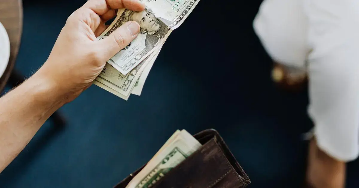 How to negotiate your first salary with confidence: a quick playbook